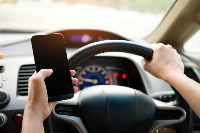 Rekomenduojama išjungti garsinius pranešimus ir padėti telefoną nepasiekiamoje vietoje.