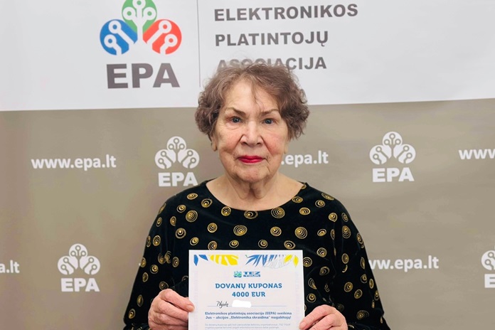 Akcijos „Elektronika skraidina“ nugalėtoja – vilnietė Nijolė, laimėjusi pagrindinį prizą – 4000 eurų vertės kelionės kuponą.